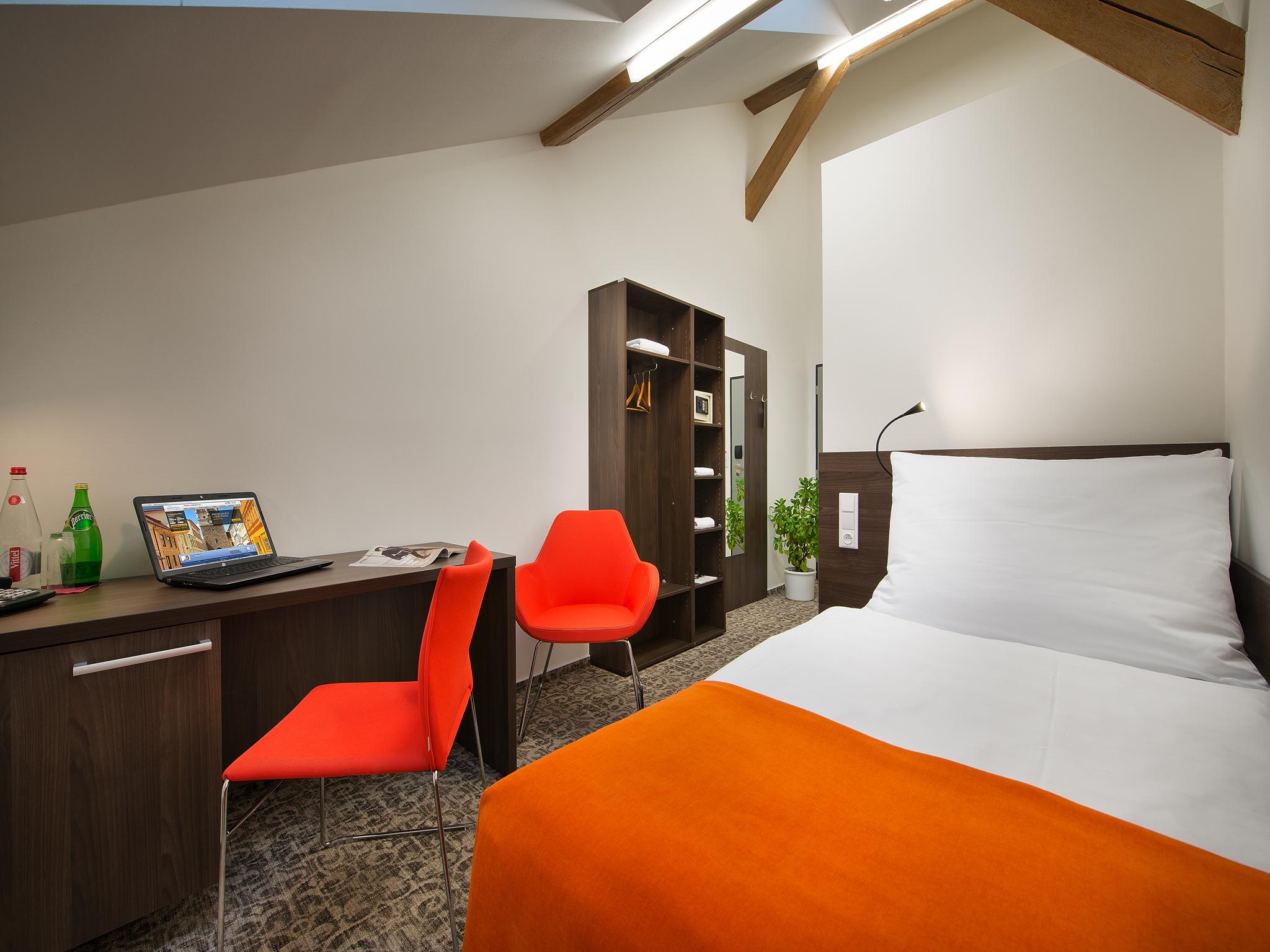 Ea Business Hotel ยีห์ลาวา ภายนอก รูปภาพ