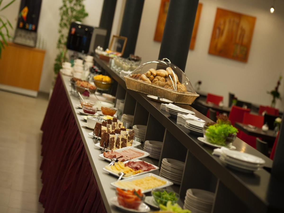 Ea Business Hotel ยีห์ลาวา ภายนอก รูปภาพ